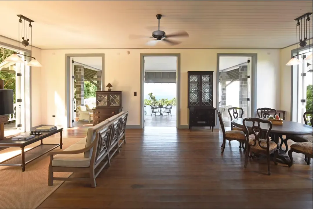 Belle Mont Sanctuary Resort - Luxury Three Bedroom Villa with Pool - Living and Dining Area