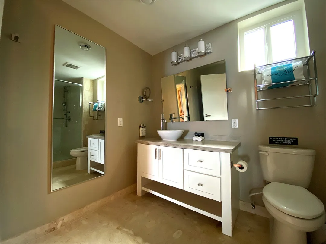 Sunset-Reef-Standard-King-Suite-Bathroom
