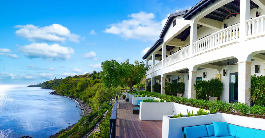 Sunset-Reef-Hotel-Exterior