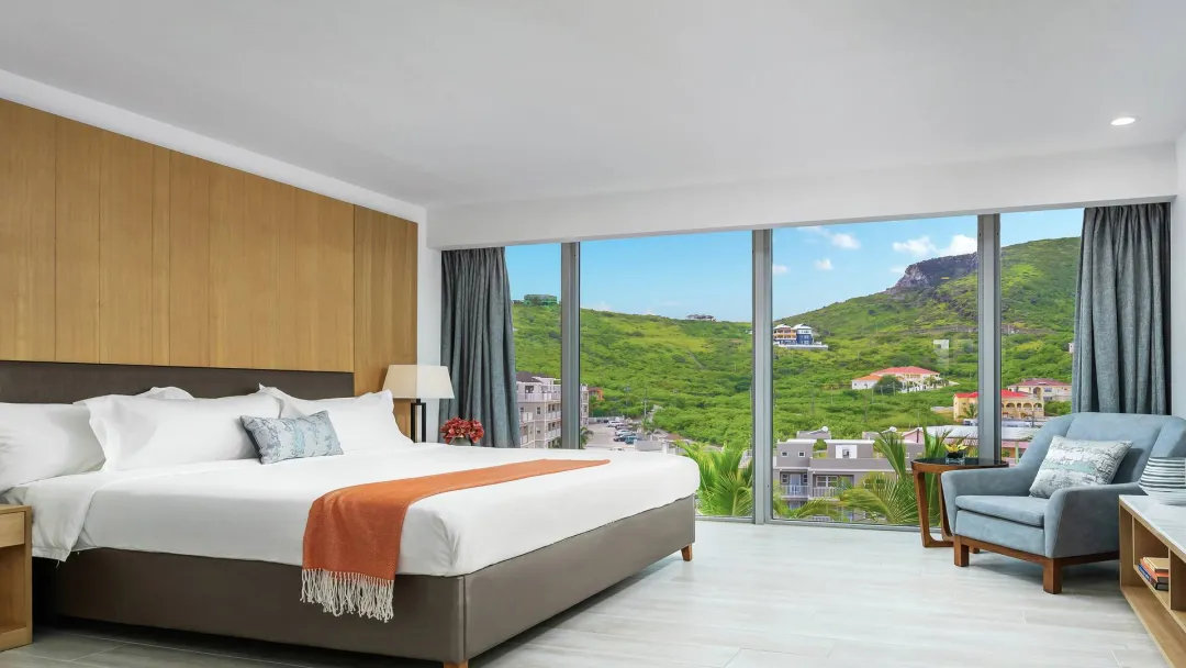 Koi-Reosrt-Mountain-View-King-Room-King-Bed