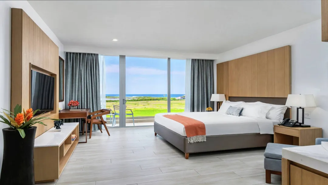Koi-Resort-Seaside-View-Room-King-Bed