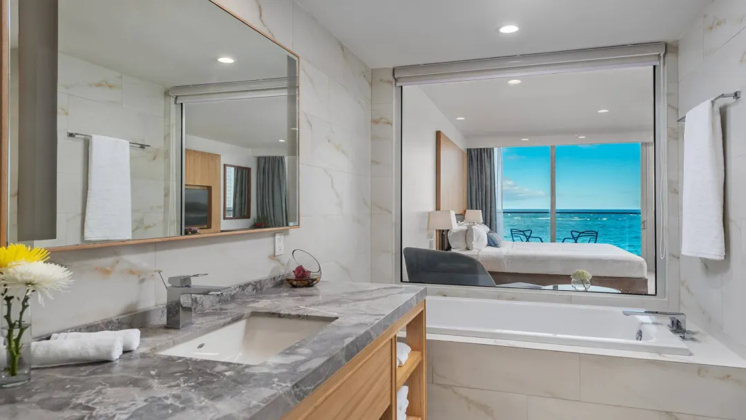 Koi-Resort-Oceanfront-View-Bathroom