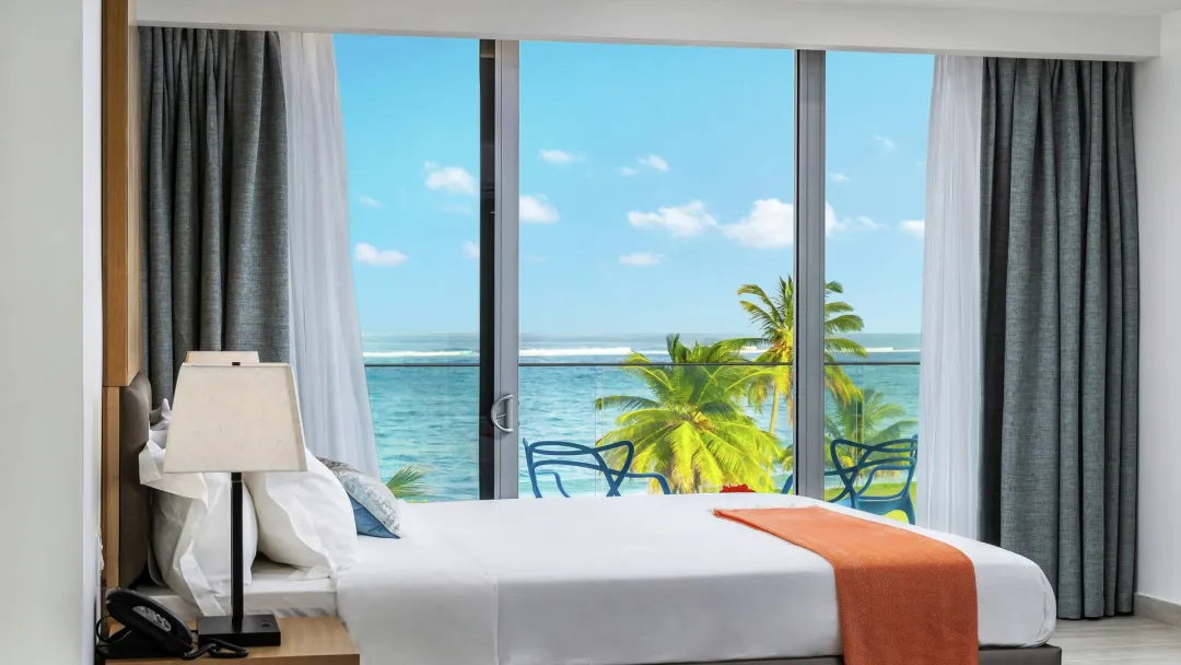 Koi-Resort-Seaside-View-Suite-King-Bed