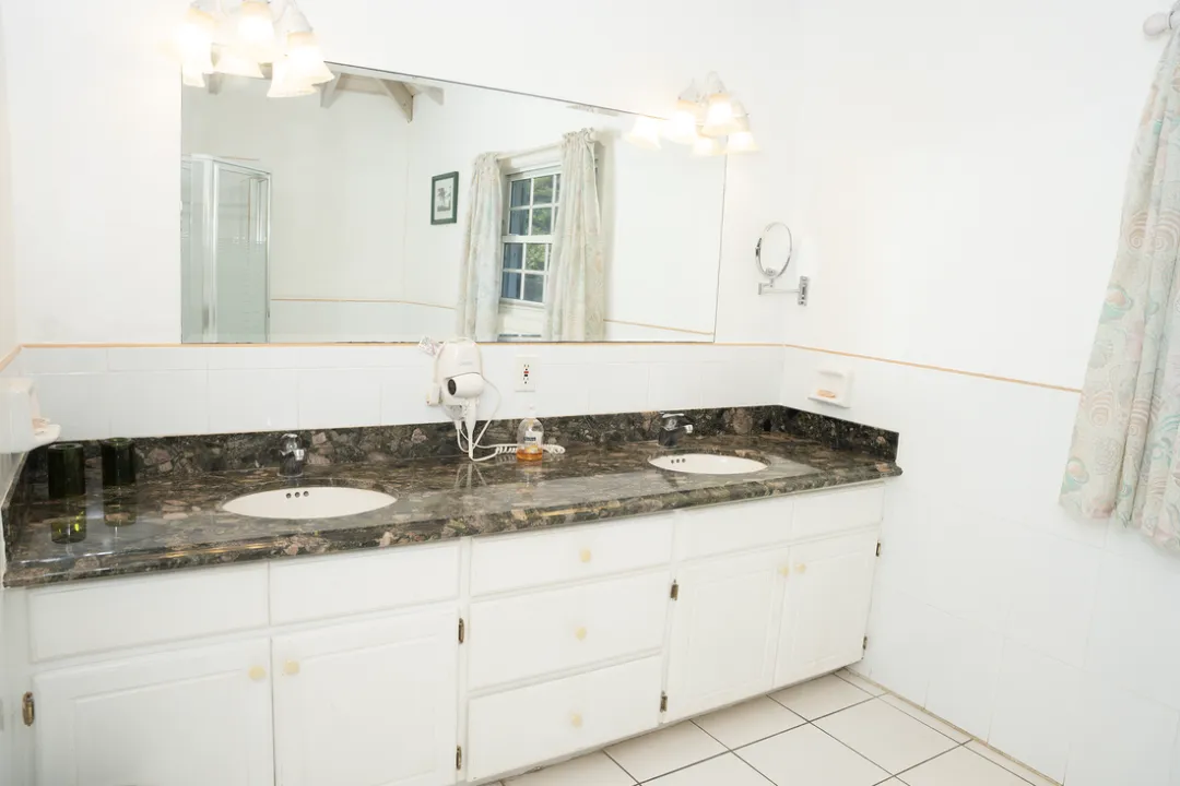 Oualie Beach Resort - Premier Room - Bathroom