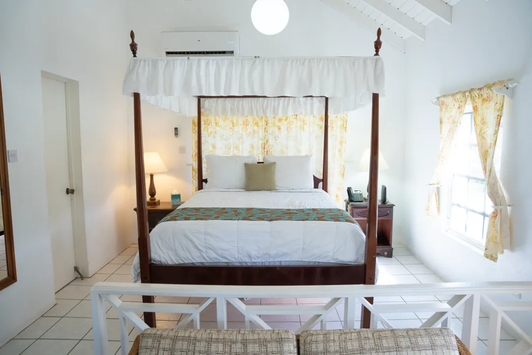 Oualie Beach Resort - Deluxe - Bed Detail