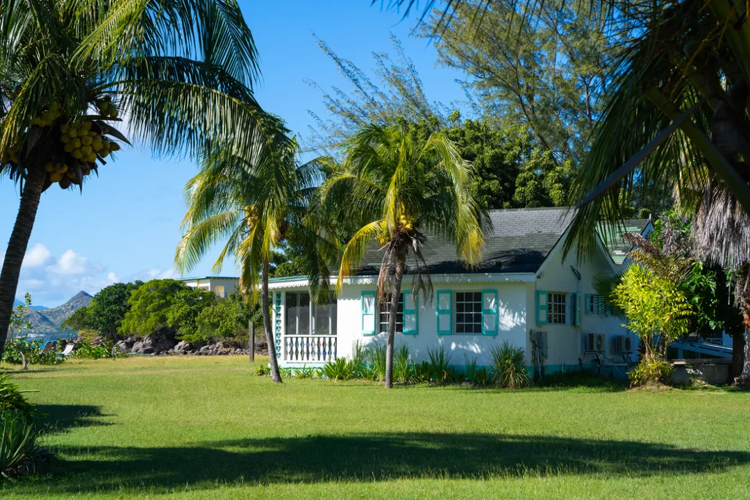 OUalie Beach Resort - Deluxe Two Double Beds - Exterior