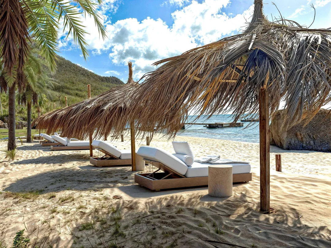 Chatham-Bay-Tenuta-Beach-Beds