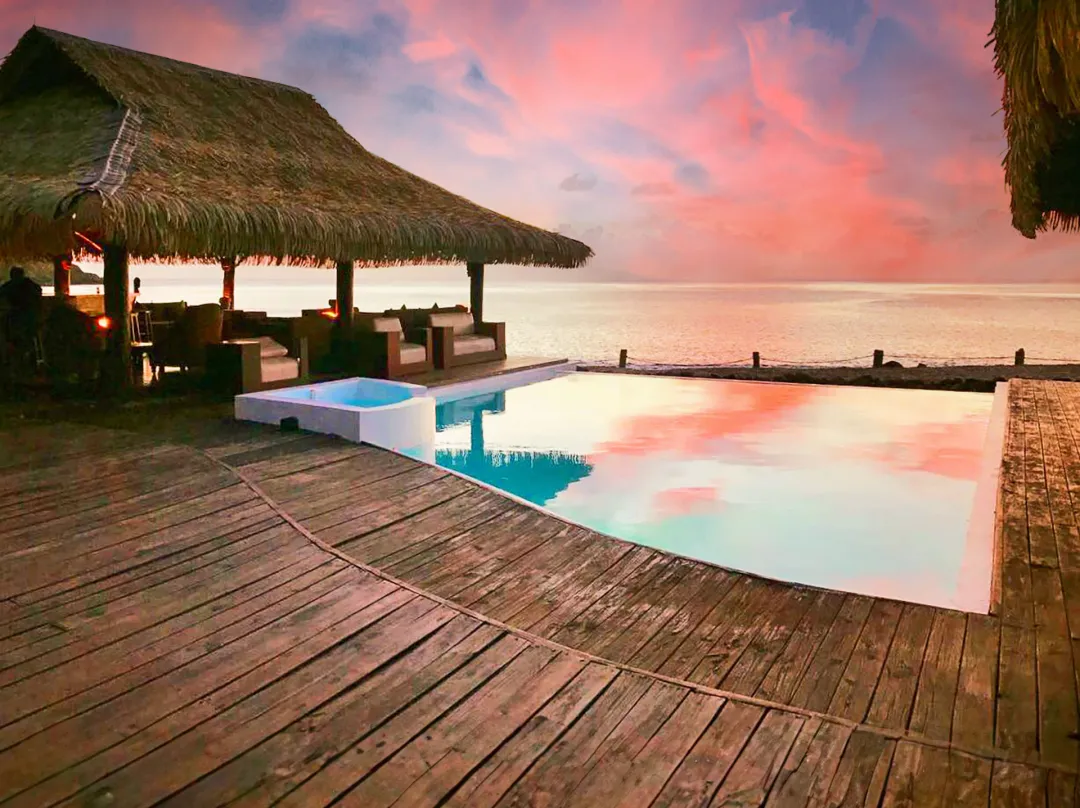 Chatham Bay Tenuta - Pool at dusk