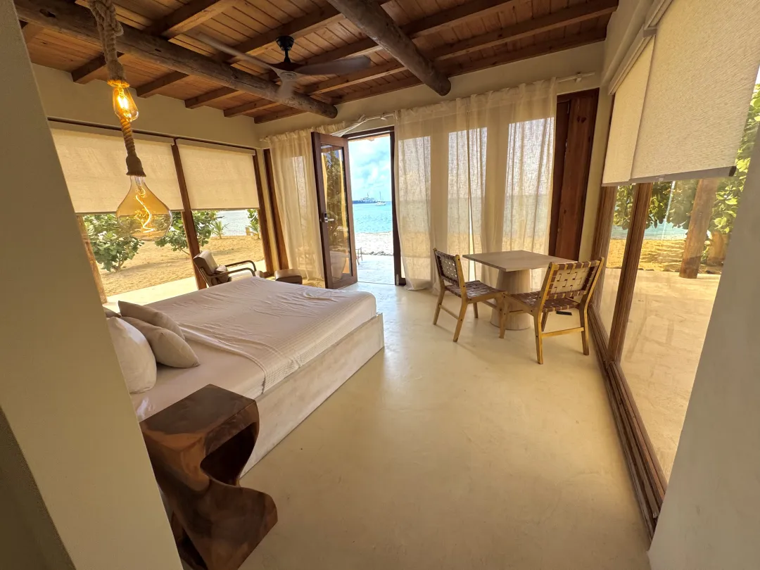 Chatham-Bay-Tenuta-Cottage-King-Bed