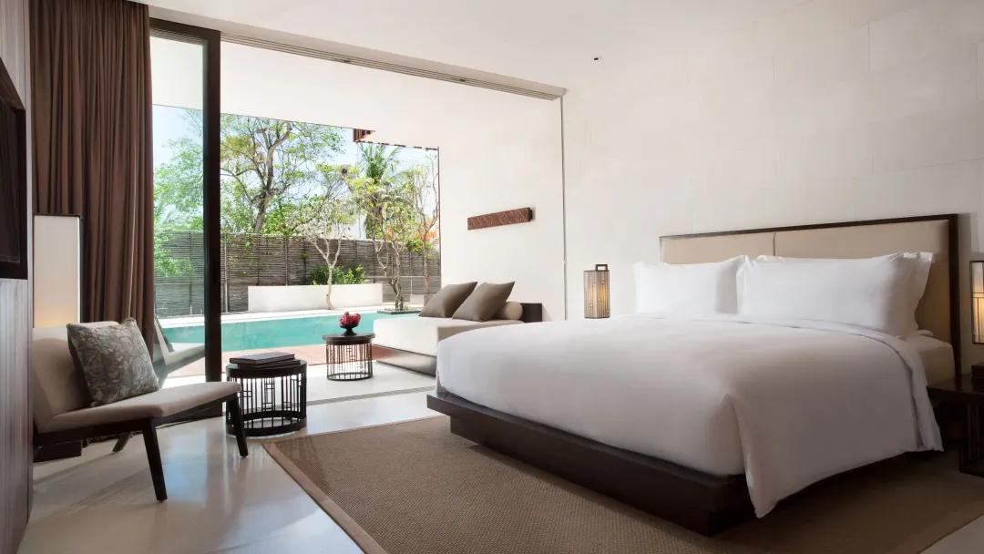 Alila-Seminyak-Deluxe-Pool-Access-Room-King-Bed