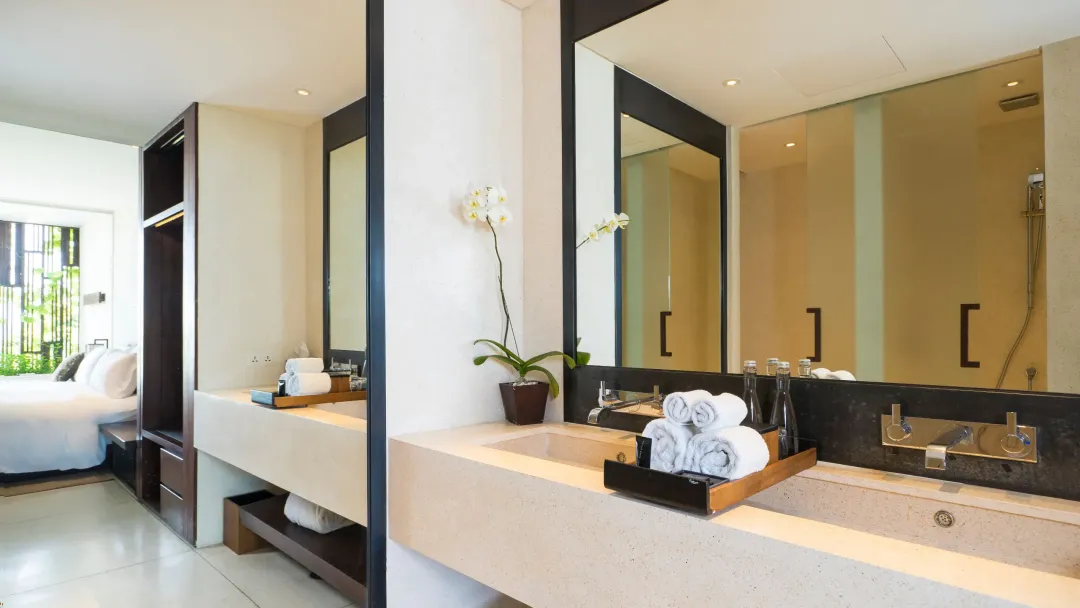 Alila-Seminyak-Deluxe-Pool-Access-Room-Bathroom