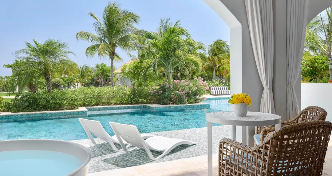 Amante One Bedroom Oceanview Swim-up Butler Grande Suite with Patio Tranquility Soaking Tub - Terrace Lounge