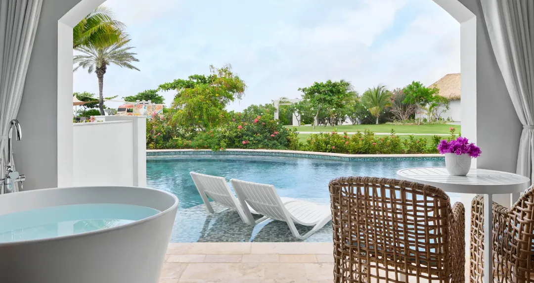 Amante One Bedroom Swim-up Oceanview Butler Suite with Patio Tranquility Soaking Tub - Terrace Lounge