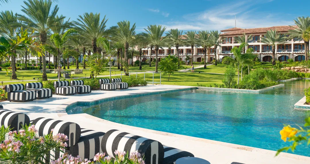 Sandals Royal Curaçao - Pool Lounge with Garden View