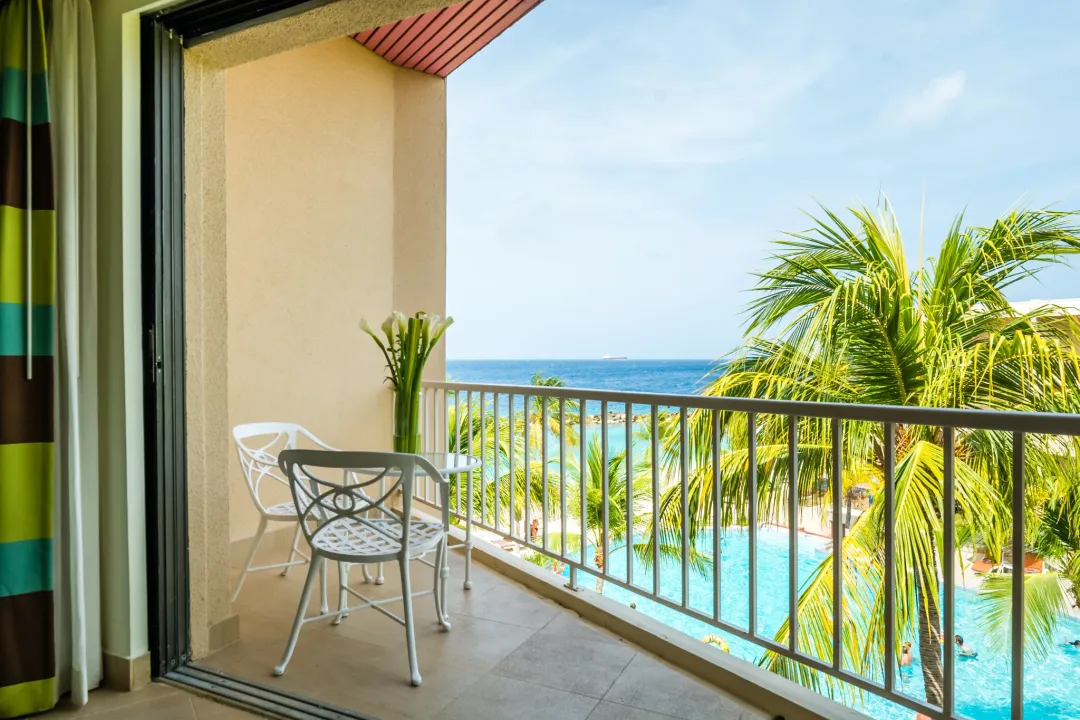 Deluxe Ocean View Room - Balcony Lounge