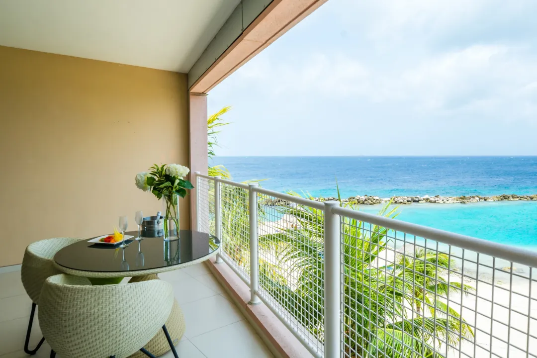 Sun Club Junior Suite Ocean View - Balcony Lounge with Sea View