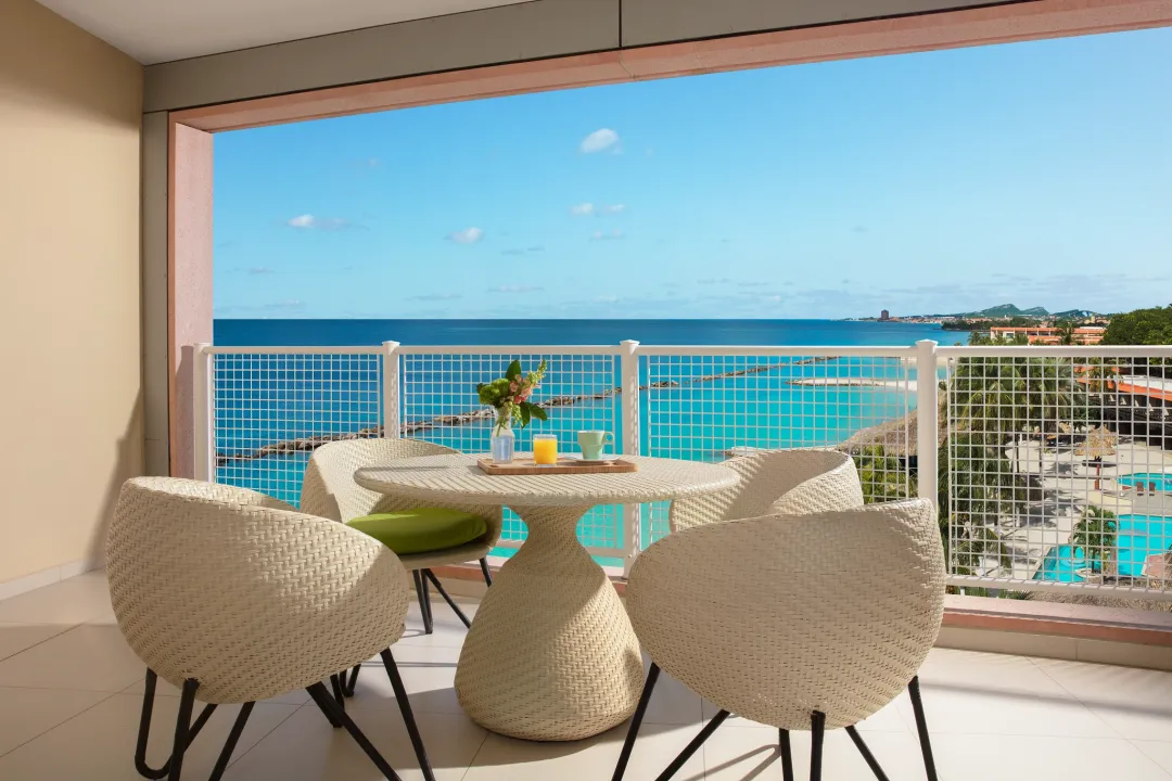 Sun Club Junior Suite Ocean View - Balcony Lounge