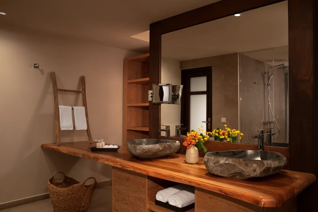 Master Suite Pool View - Bathroom