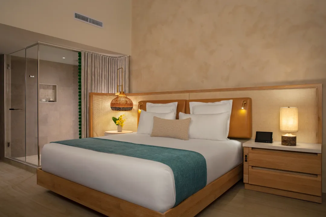 Master Suite Pool View - King Bed