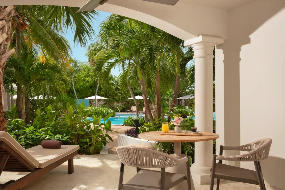 Master Suite Pool View - Terrace Lounge