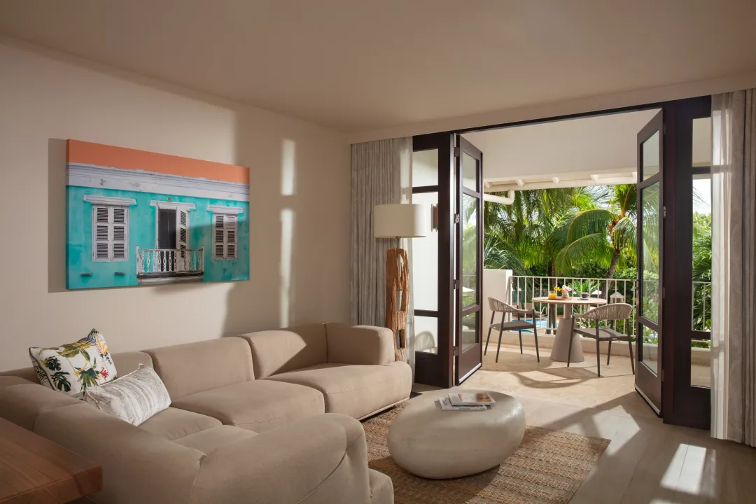 Master Suite Tropical Garden View - Living Room