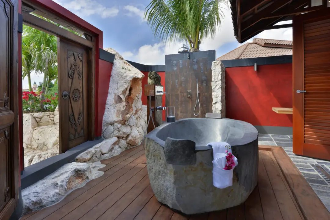 Superior Beachfront Pool Suite - Bathroom