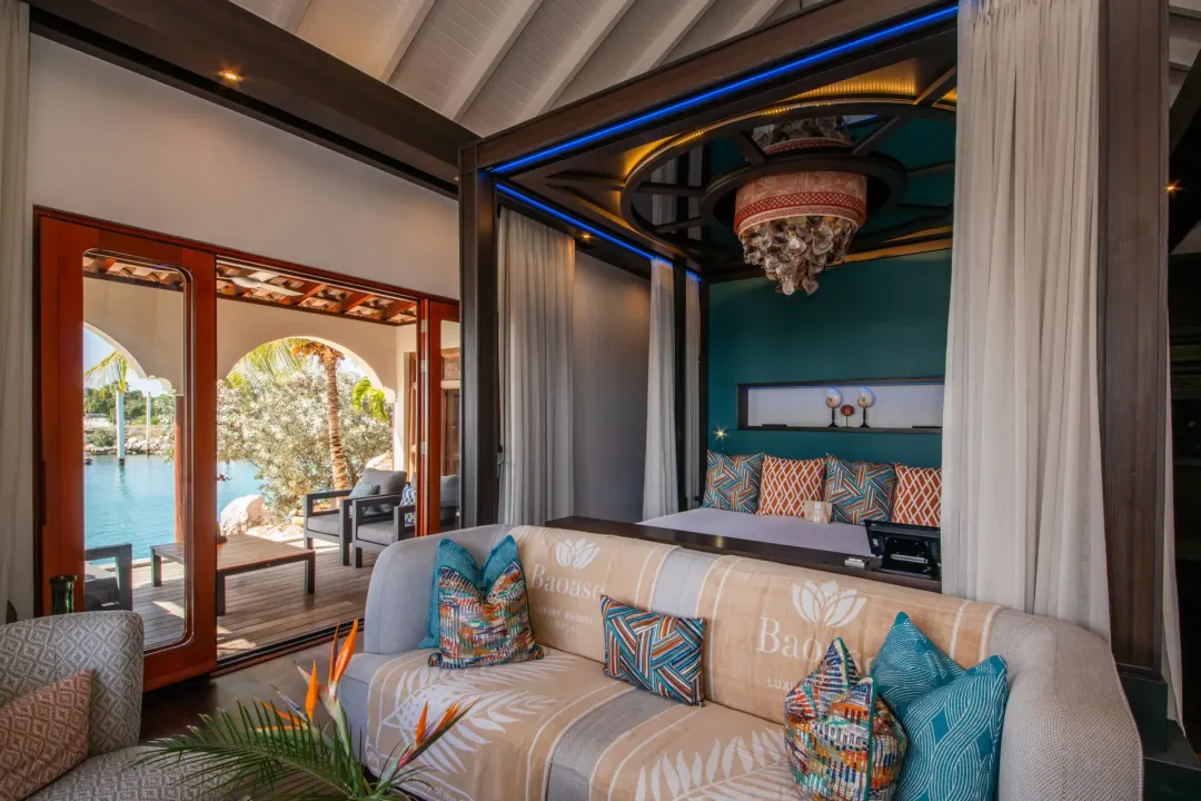 Superior Beachfront Pool Suite - Seating Aeria with View