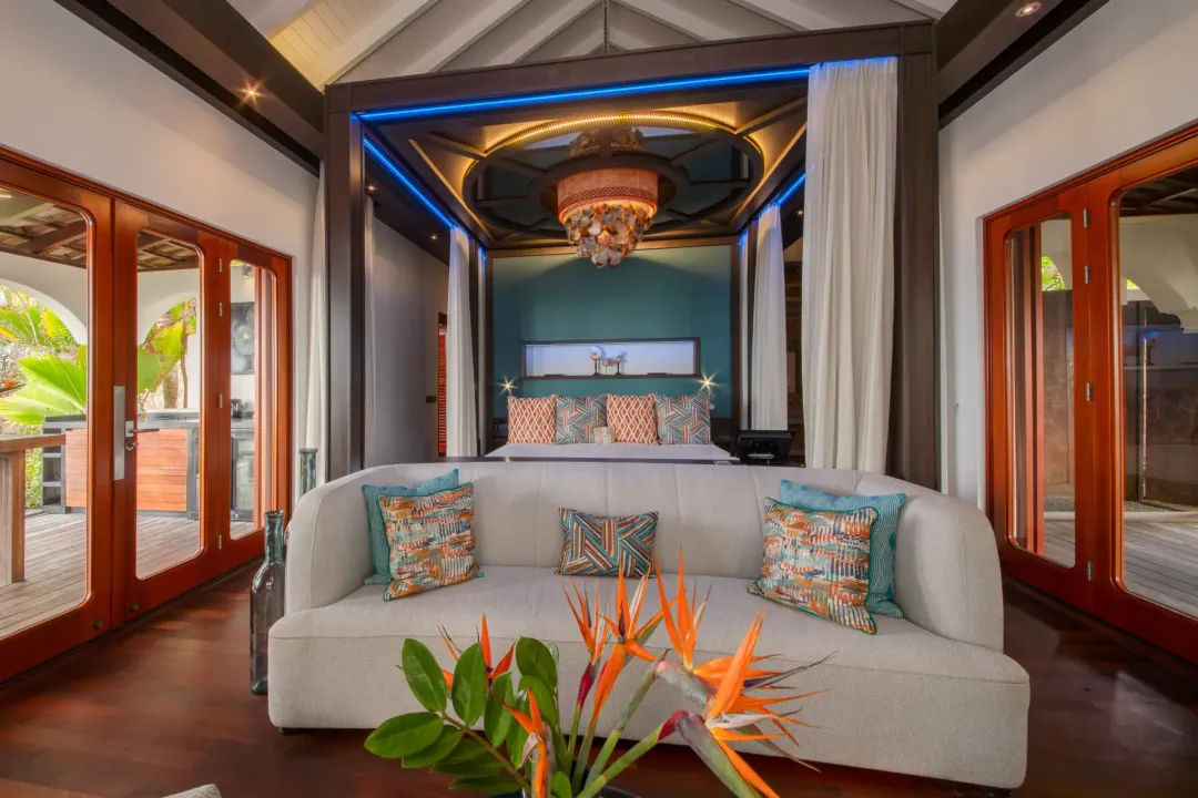 Beachfront Pool Suite - Bedroom