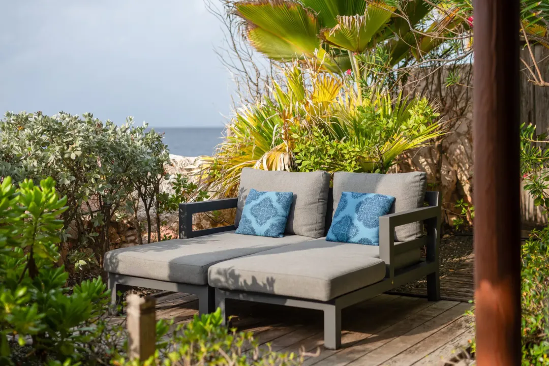 Beachfront Pool Suite - Seating Aeria