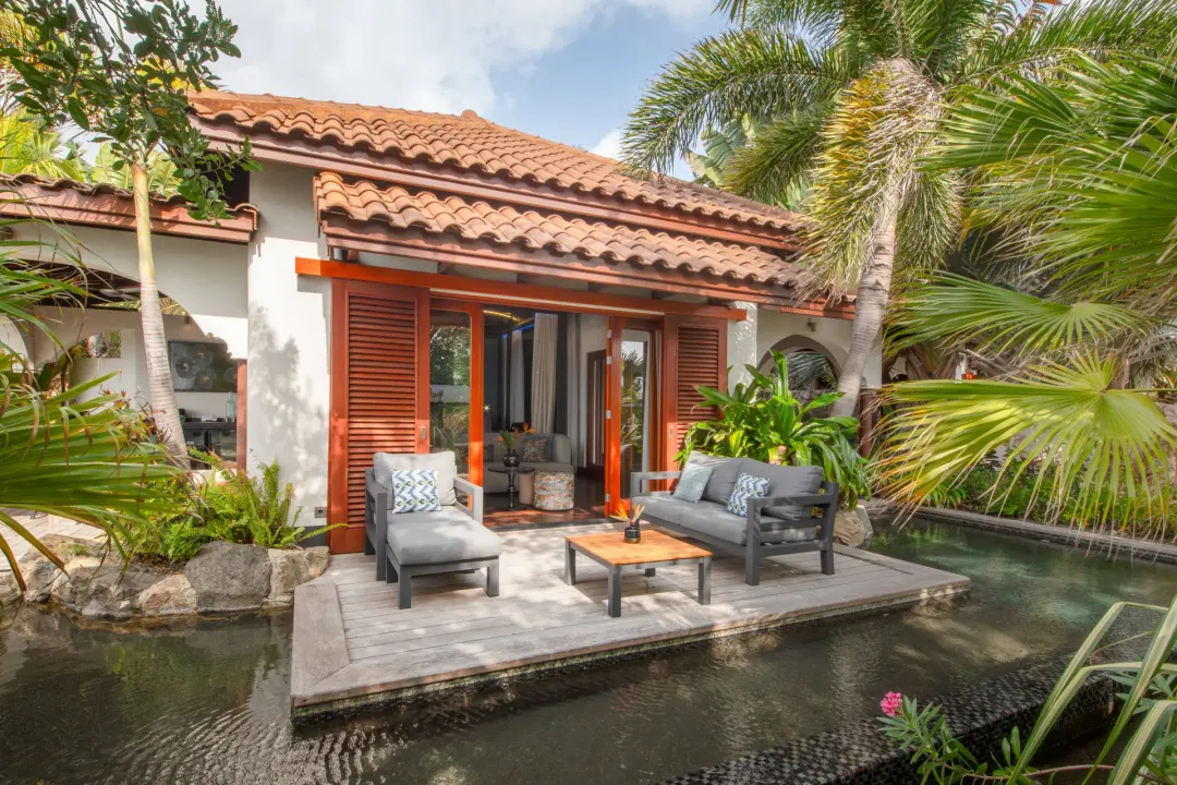 Beachfront Pool Suite - Terrace Lounge With Pool