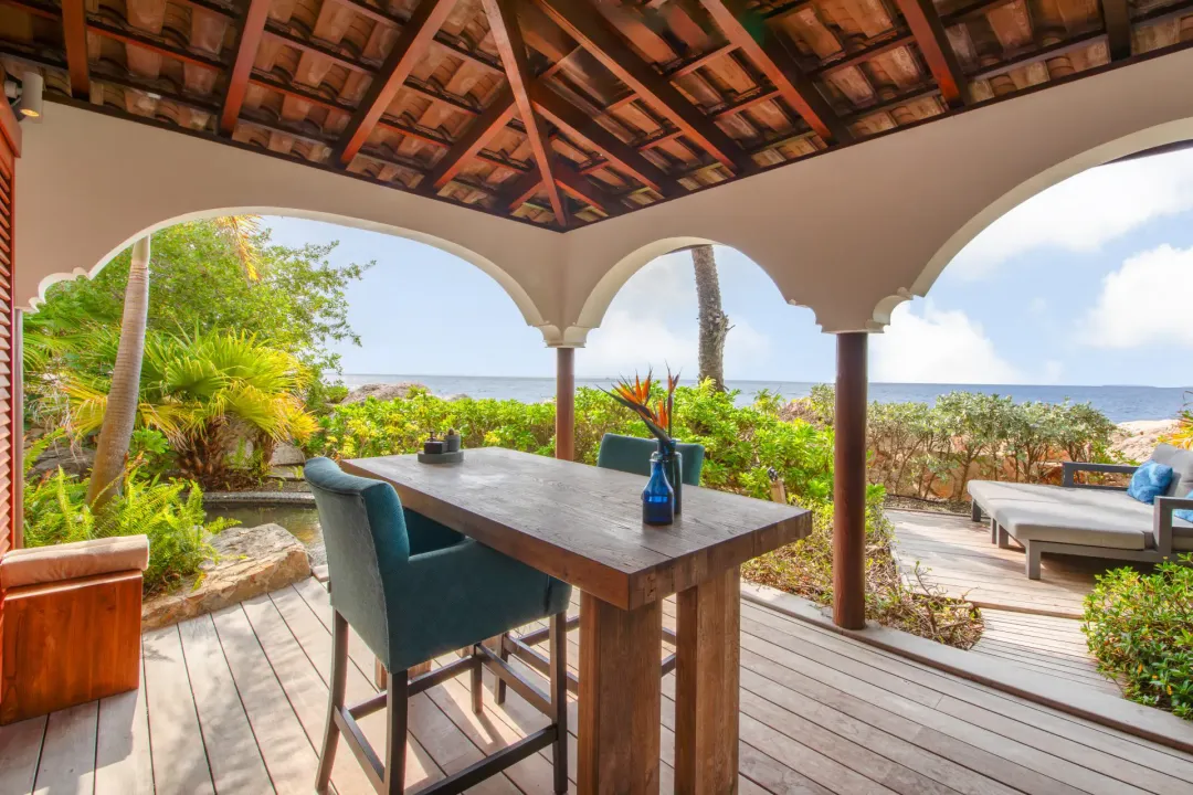 Beachfront Pool Suite -Terrace Lounge