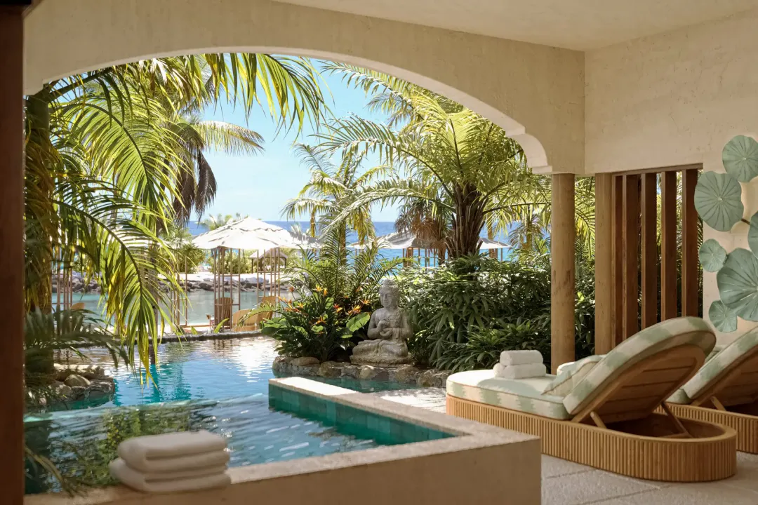 Oceanfront Pool Suite -Terrace Lounge with Pool
