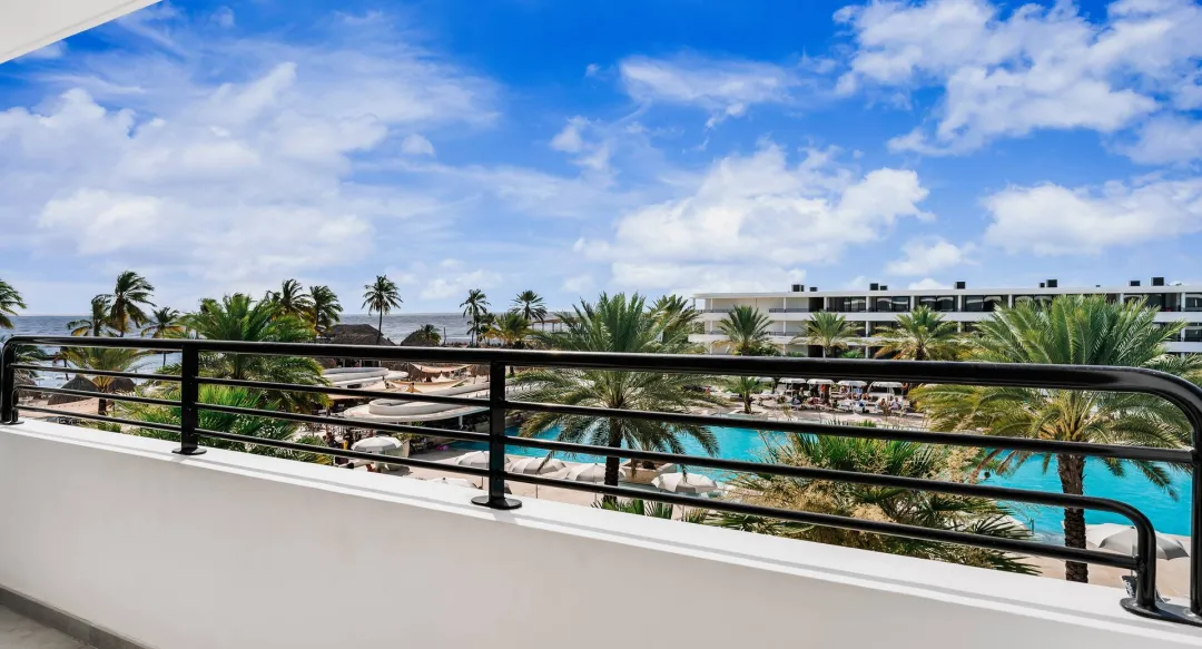 Deluxe Partial Ocean View Room - Balcony With Sea View