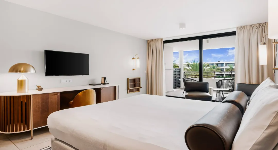 Deluxe Partial Ocean View Room - Bedroom