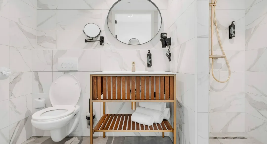 Guest Room - Bathroom