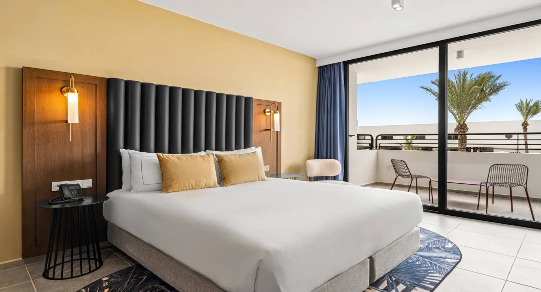 Deluxe Partial Ocean View Room - Bedroom