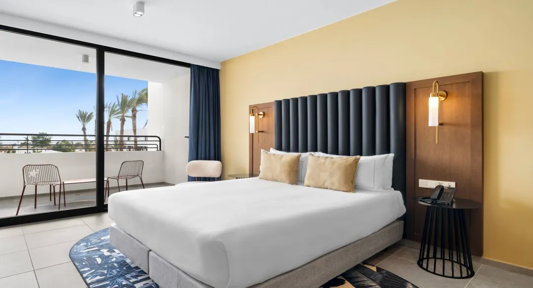 Deluxe Cruiseship Ocean View Room - Bedroom