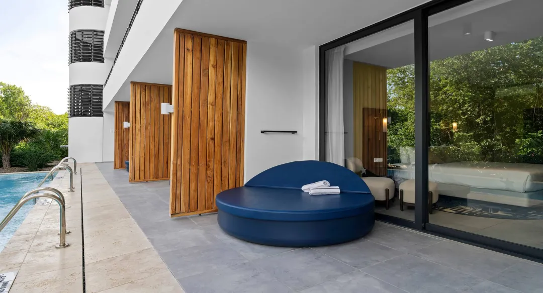 Deluxe Swim-up Room - Terrace Lounge