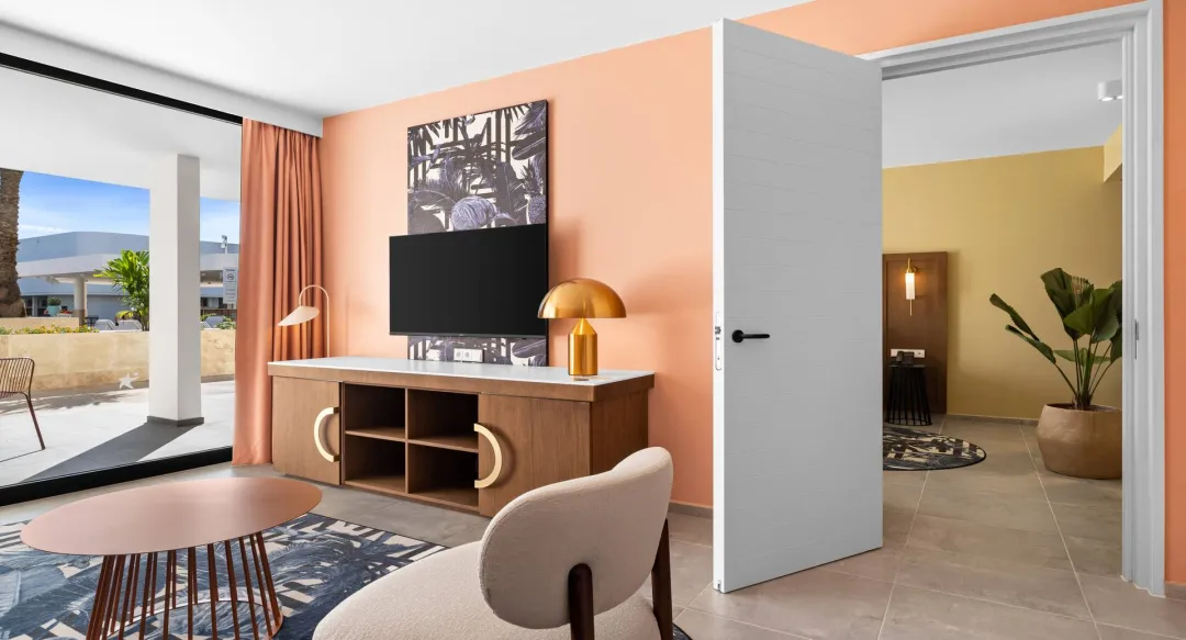 One Bedroom Suite - Seating Aeria