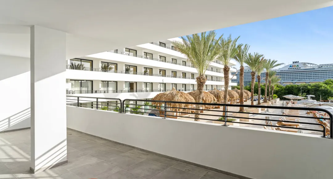 One Bedroom Suite Cruise Ocean View - Balcony View