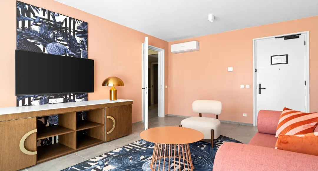 One Bedroom Suite Cruise Ocean View - Seating Aeria
