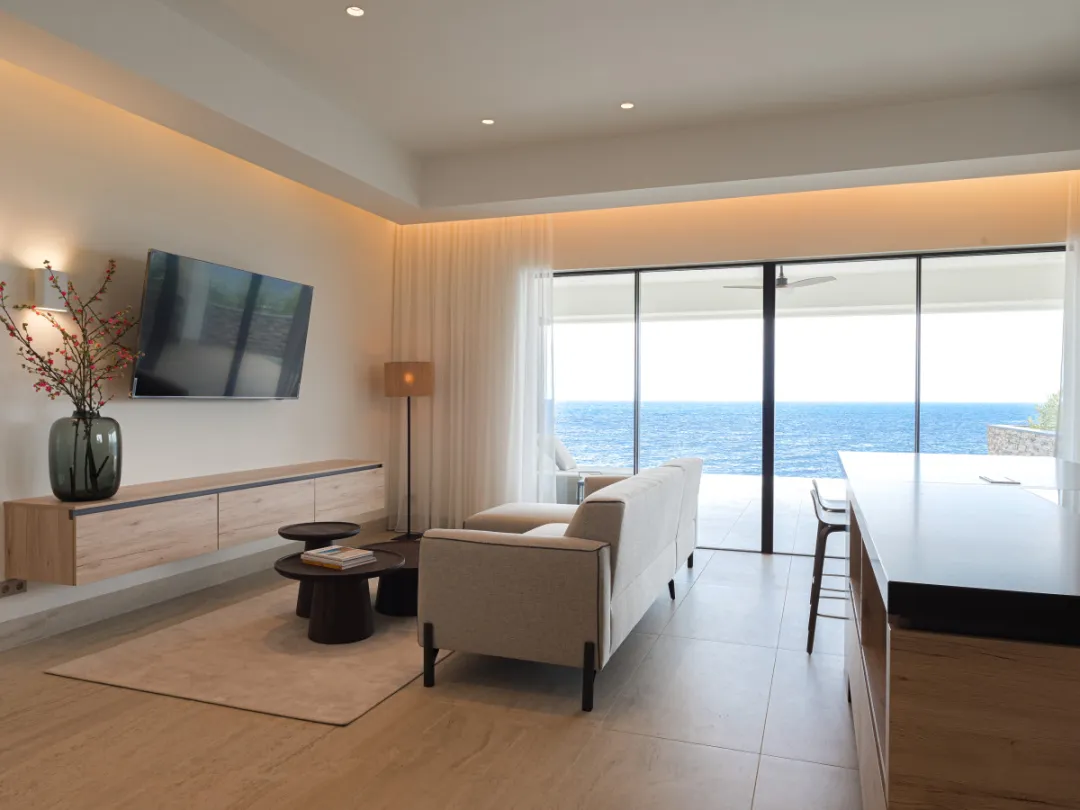 Oceanfront Luxury Two Bedroom Condo @ The Ridge - Living Room