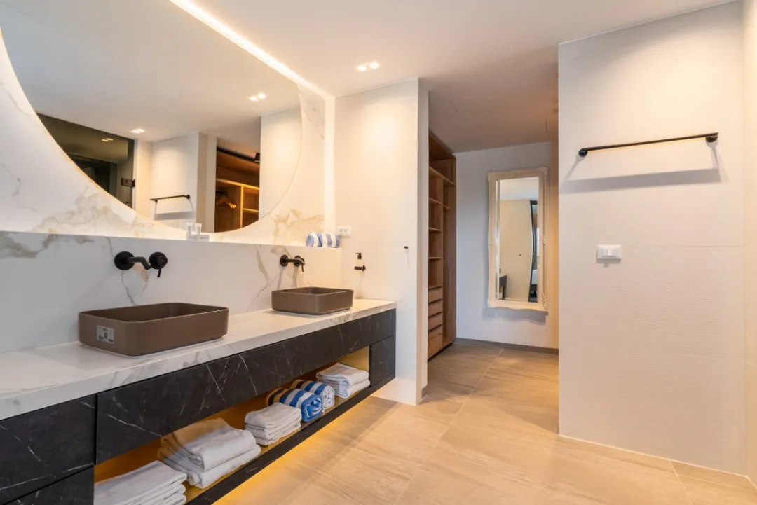 Beachfront One Bedroom Luxury Apartment @ The Shore - Bathroom