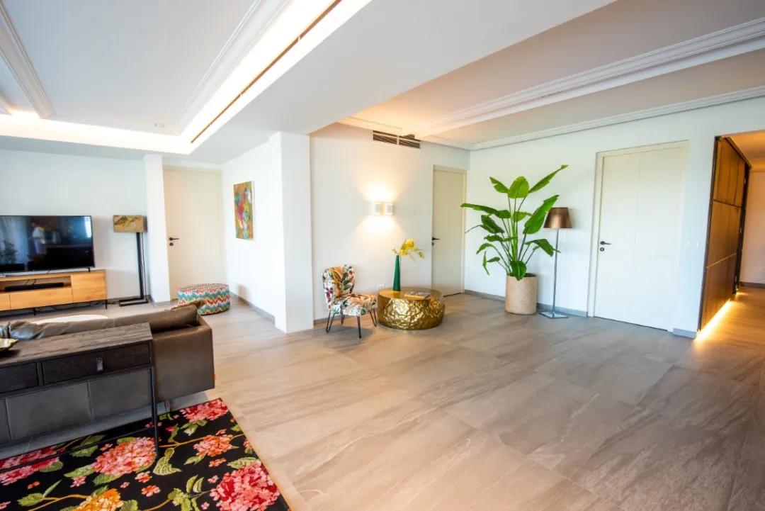 Beachfront One Bedroom Luxury Apartment @ The Shore - Living Room