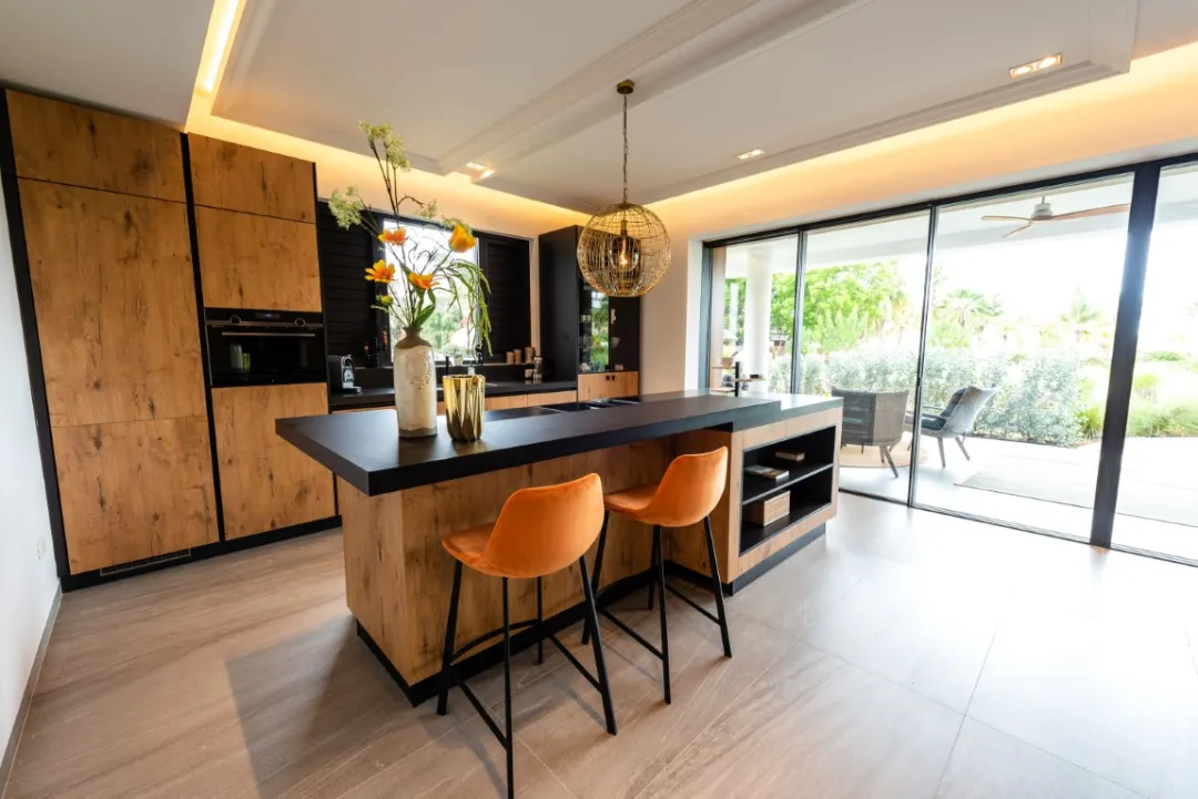 Beachfront Two Bedroom Luxury Apartment @ The Shore - Kittchen