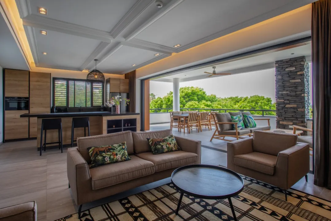 Beachfront Two Bedroom Luxury Apartment @ The Shore - Indoor Seating Aeria