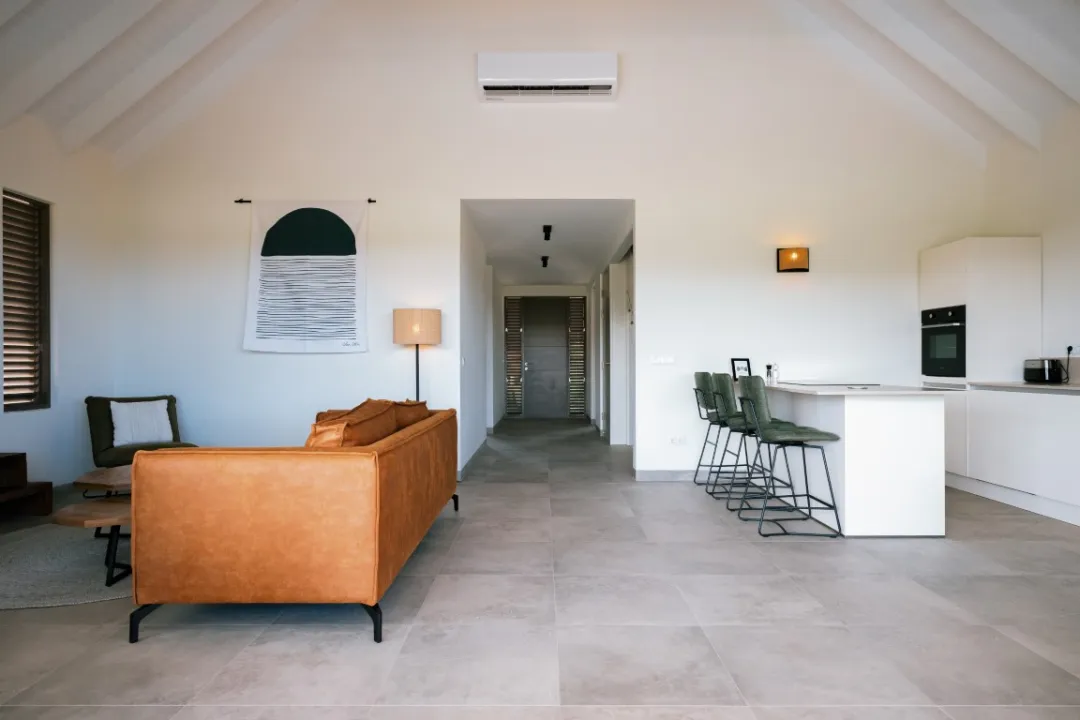 Golf Course Luxury One Bedroom Villa @ The Jazmyn - Living Room