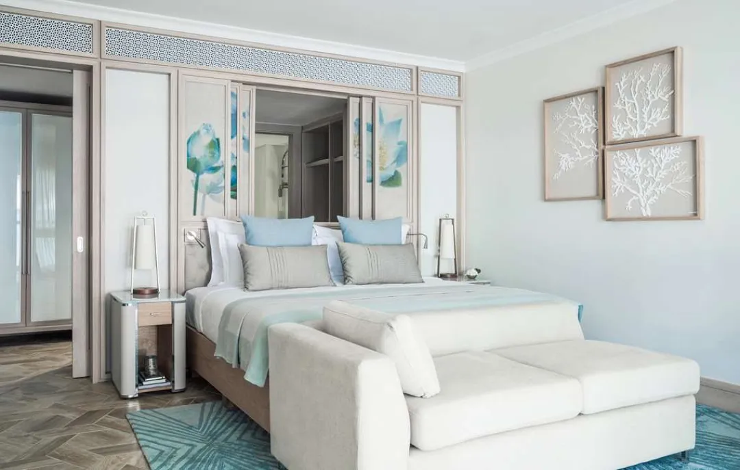 Beachfront Balcony Room - King Bed