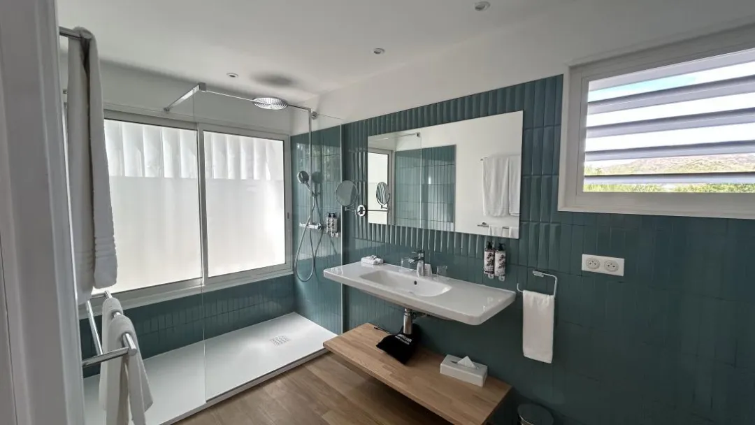 Odysseys Travel - Hôtel Esmeralda Resort - Ocean View Room - Bathroom