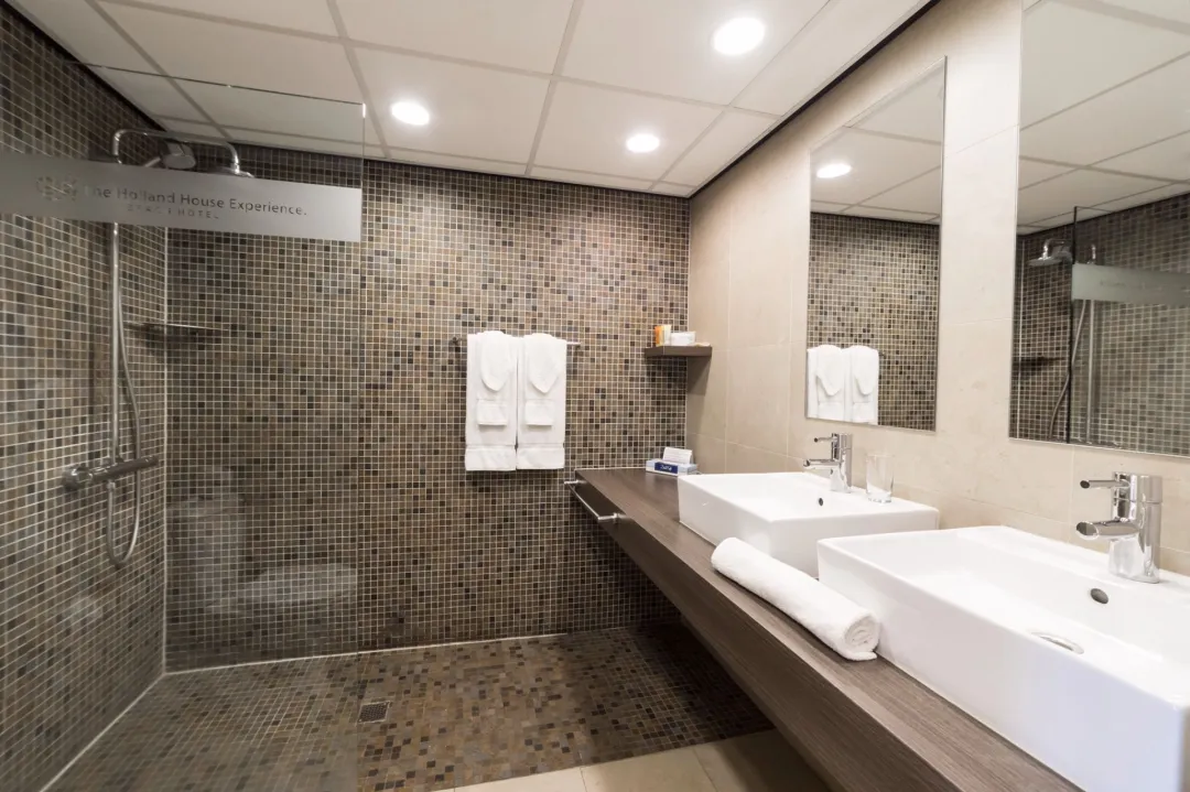 Odysseys Travel - Holland Beach House Hotel - Junior Suite - Bathroom